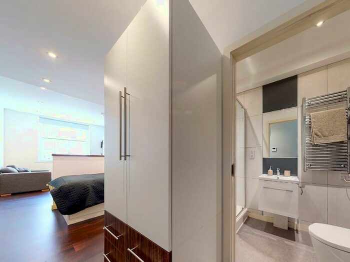 Apartment To Rent In Apt, Park Square Residence #, LS1