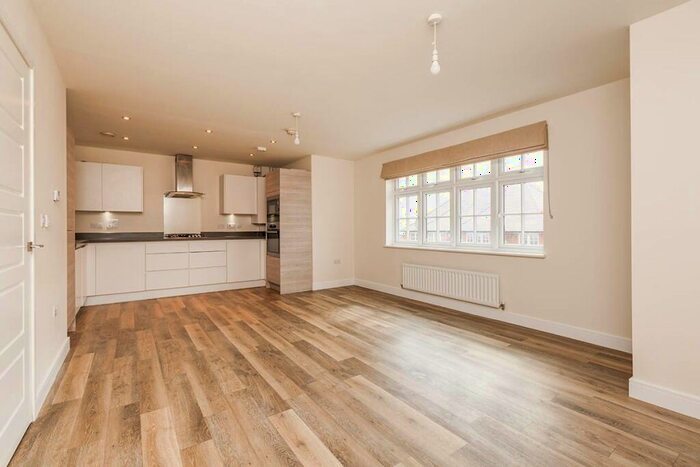 2 Bedroom Flat To Rent In Frost Close, Swanscombe, Kent, DA10