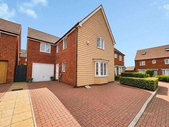 4 Bedroom Detached House For Sale In Ightham Close, Longfield, Kent, DA3