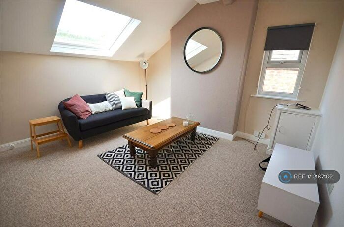 1 Bedroom Flat To Rent In Central Road, Manchester, M20