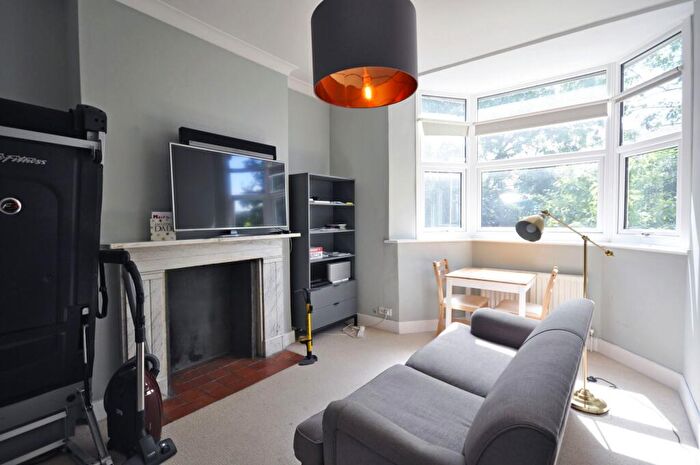 1 Bedroom Flat To Rent In Rosemary Terrace, Mortlake, SW14