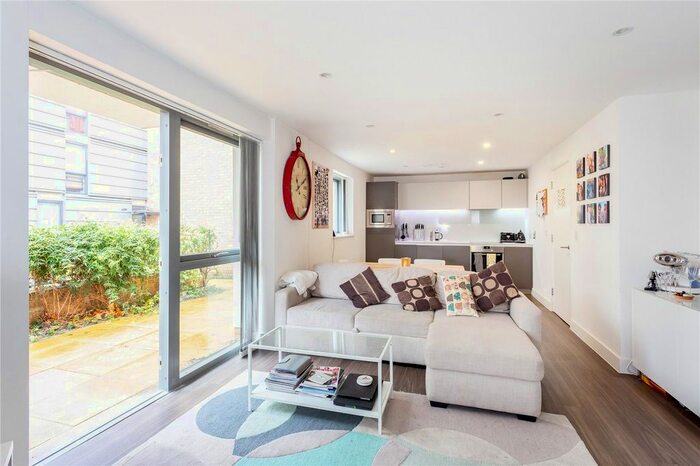 1 Bedroom Flat To Rent In Arlington Avenue, London, N1