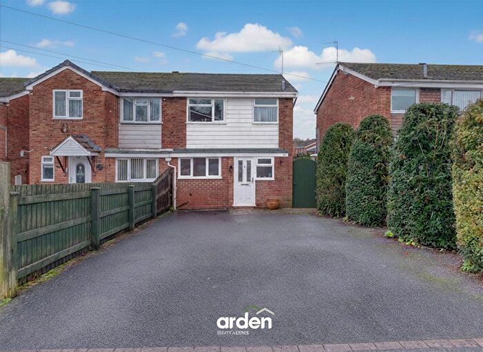 3 Bedroom Semi-Detached House For Sale In Dovecote Road, Bromsgrove, B61
