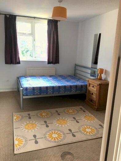 3 Bedroom Flat To Rent In Mill Place, Kingston Upon Thames, KT1