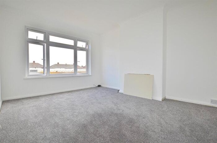 2 Bedroom Flat To Rent In Edgar Road, Chadwell Heath, Essex, RM6