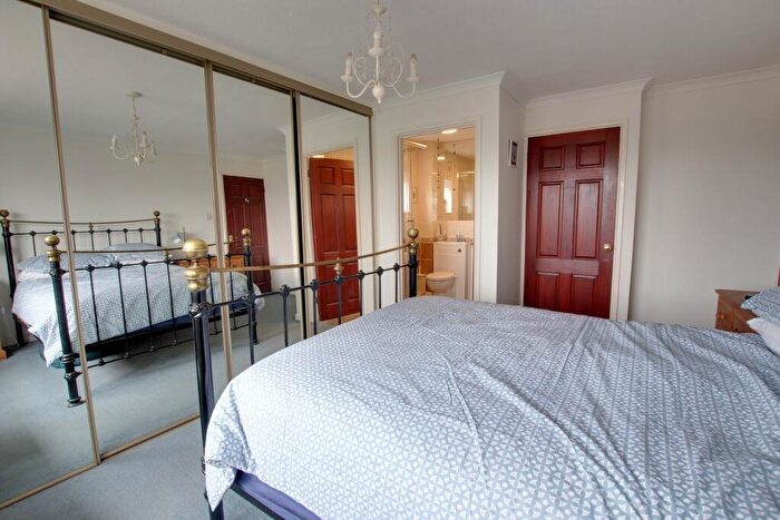 4 Bedroom Detached House For Sale In Anthill Close, Denmead, PO7