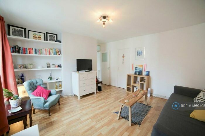2 Bedroom Flat To Rent In East Dulwich Estate, London, SE22