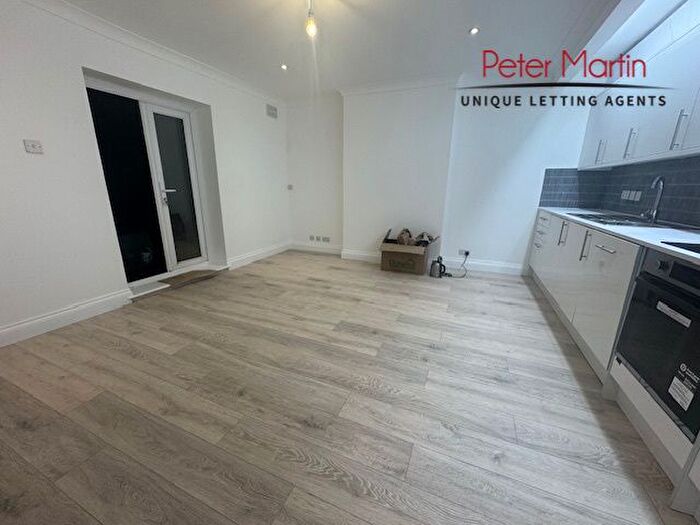 3 Bedroom Flat To Rent In Belsize Road, South Hampstead, NW6