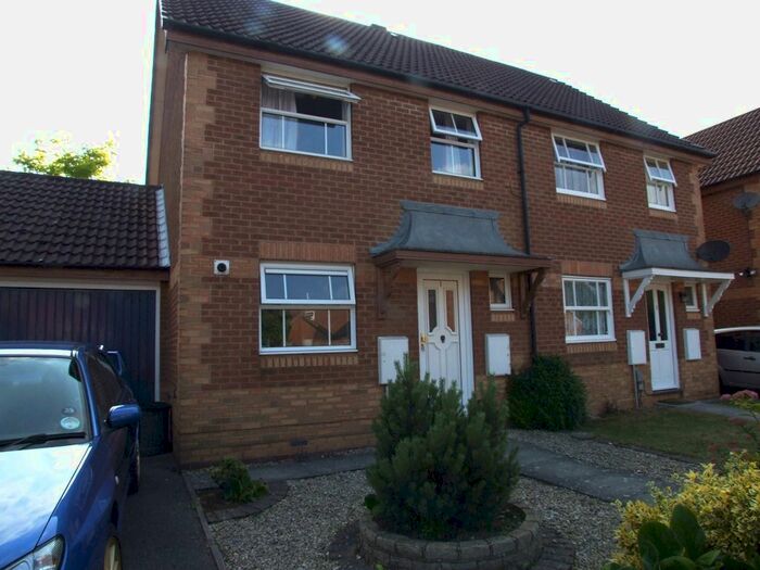 3 Bedroom Semi-Detached House To Rent In Blanchard Close, Woodley, Reading, RG5