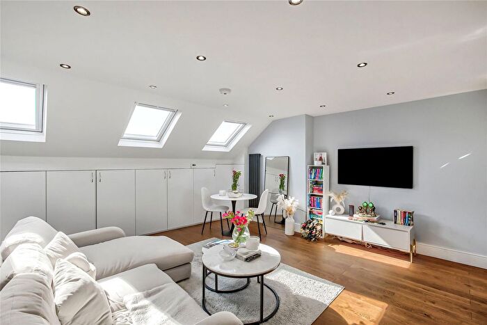 2 Bedroom Flat For Sale In Ribblesdale Road, Furzedown, SW16
