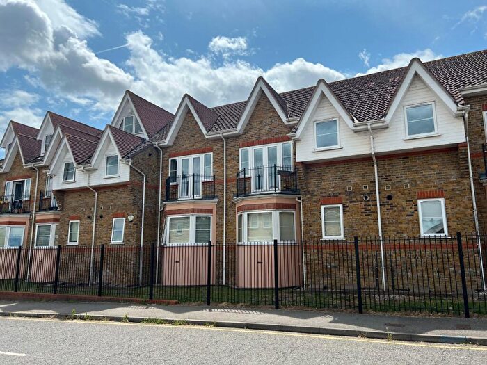 2 Bedroom Apartment To Rent In Clayswell Court, Station Approach, Hockley, SS5