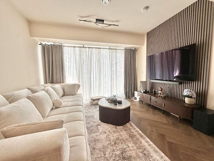 2 Bedroom Apartment For Sale In Ilford Hill, Ilford, IG1
