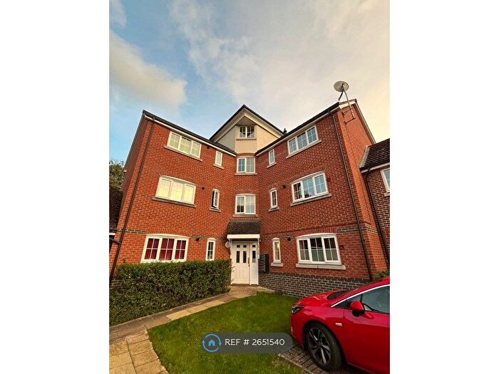 2 Bedroom Flat To Rent In De Port Gardens, Chineham, Basingstoke, RG24