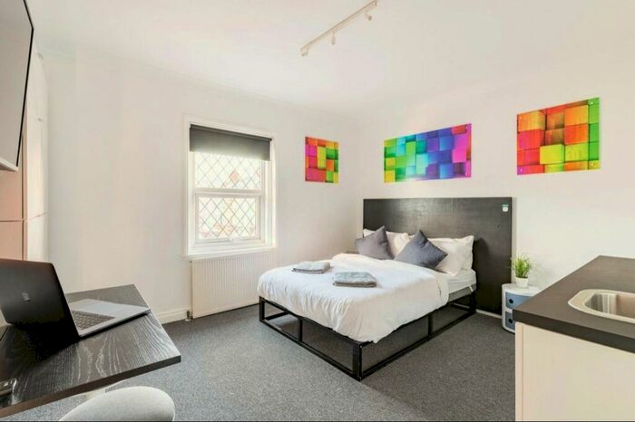 Flat To Rent In Springbourne -, BH1