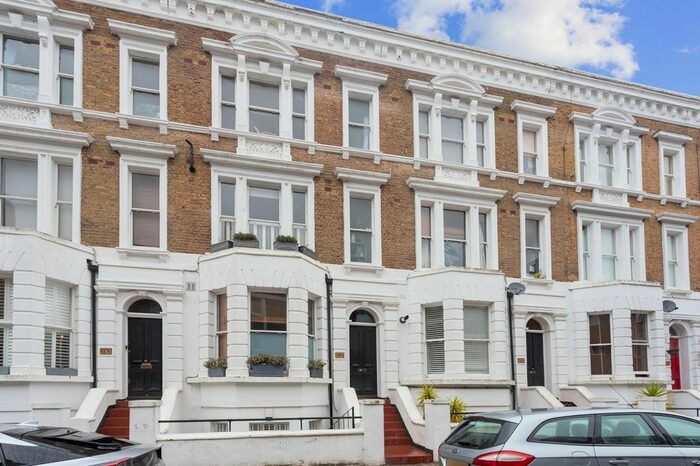 Studio To Rent In Lakeside Road, London, W14