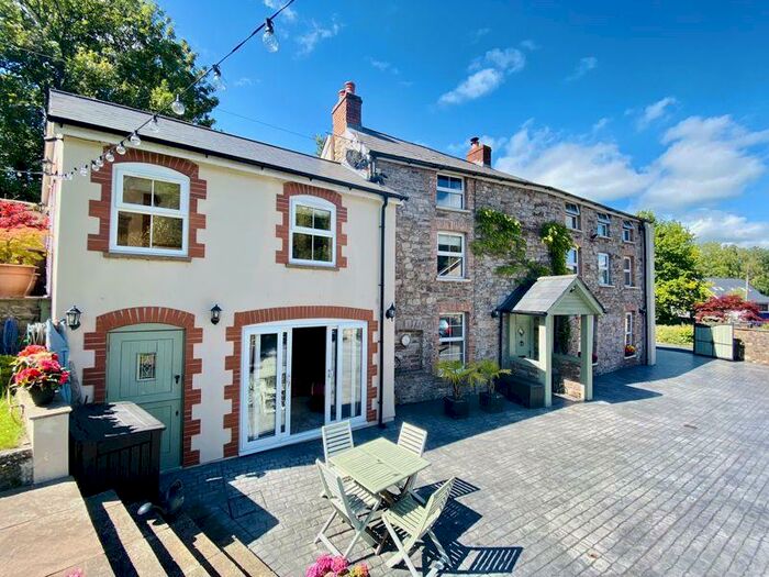 4 Bedroom Detached House For Sale In Blaenavon Road, Govilon, NP7