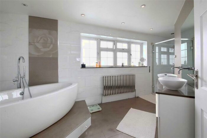 6 Bedroom Detached House To Rent In Green Lane, Burnham, Slough, SL1