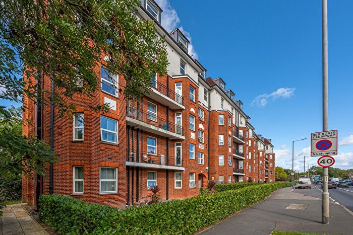 5 Bedroom Flat To Rent In North Circular Road, London, NW11