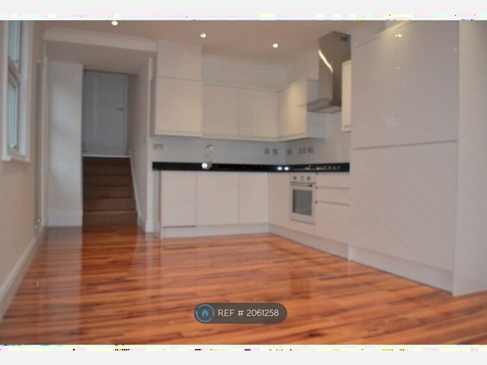 3 Bedroom Flat To Rent In Tierney Road, London, SW2