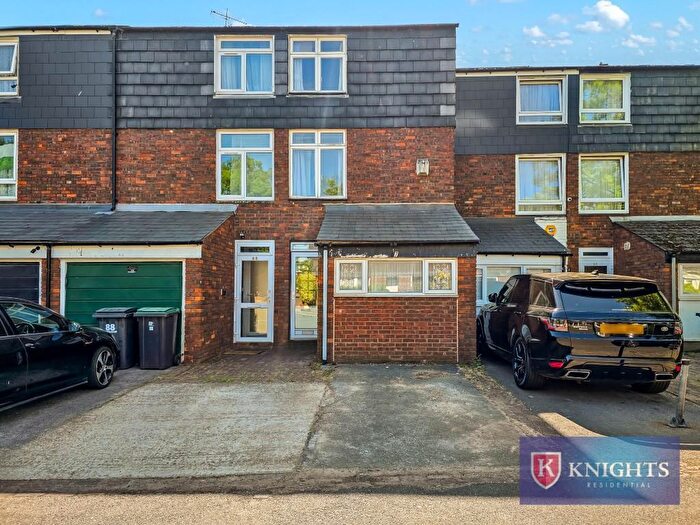 4 Bedroom Town House For Sale In Yarmouth Crescent, Ferry Lane Estate, London, N17