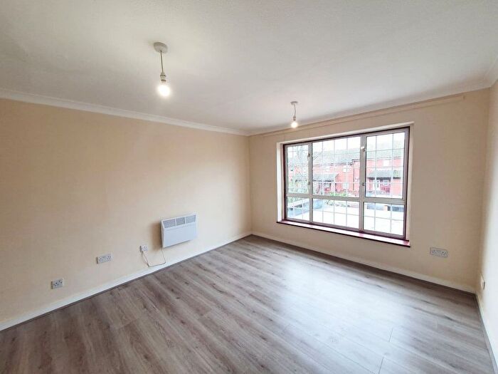 Studio To Rent In Hammond Close, Greenford, UB6