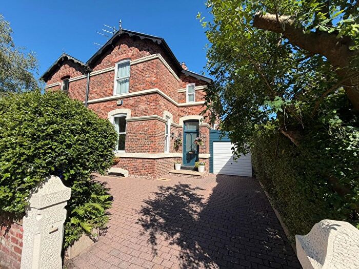 4 Bedroom Semi-Detached House For Sale In Cross Road, Chorlton, M21