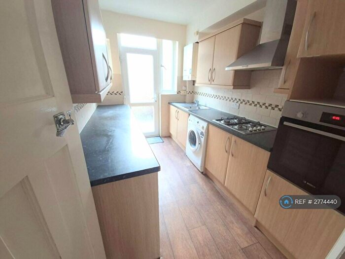4 Bedroom Terraced House To Rent In Dimsdale Drive, London, NW9