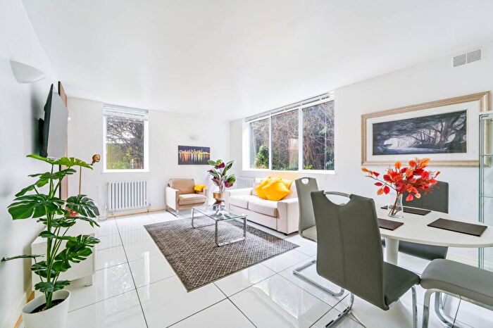 2 Bedroom Flat To Rent In Dinerman Court, St John's Wood, London, NW8