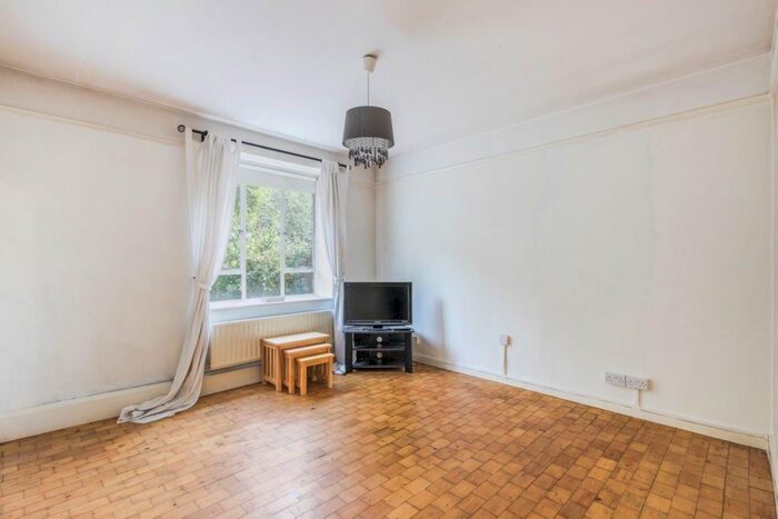 3 Bedroom Flat To Rent In Bowyer House, Wandsworth, London, SW18