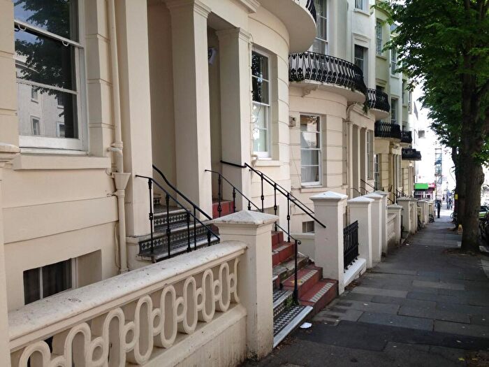 2 Bedroom Apartment To Rent In Flat, Brunswick Road, BN3