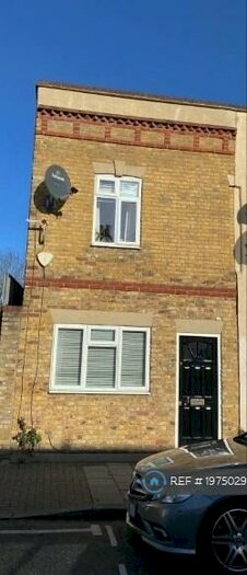2 Bedroom End Of Terrace House To Rent In Station Road, London, SE20