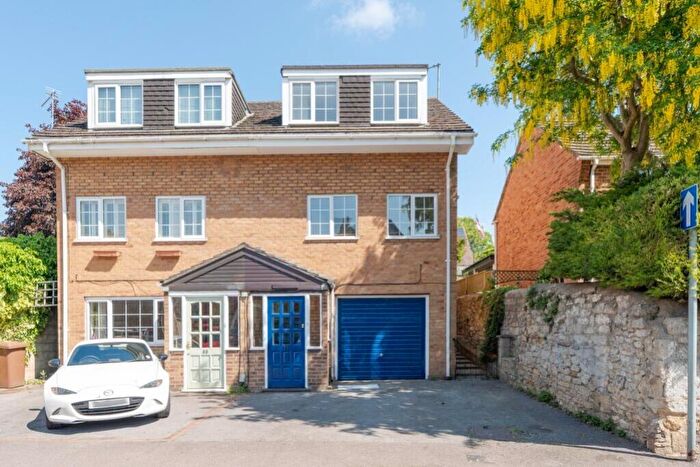 3 Bedroom Town House To Rent In High Street, Wheatley, Oxfordshire, OX33