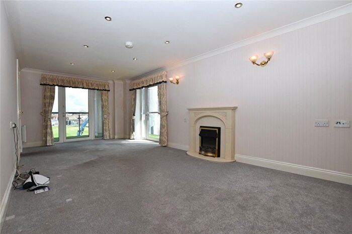 2 Bedroom Flat For Sale In Coal Orchard, Taunton, Somerset, TA1