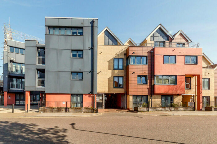 1 Bedroom Apartment To Rent In Bramley Crescent, Ilford, IG2