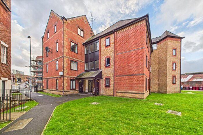 2 Bedroom Apartment For Sale In Regent Court, Reading, Berkshire, RG1