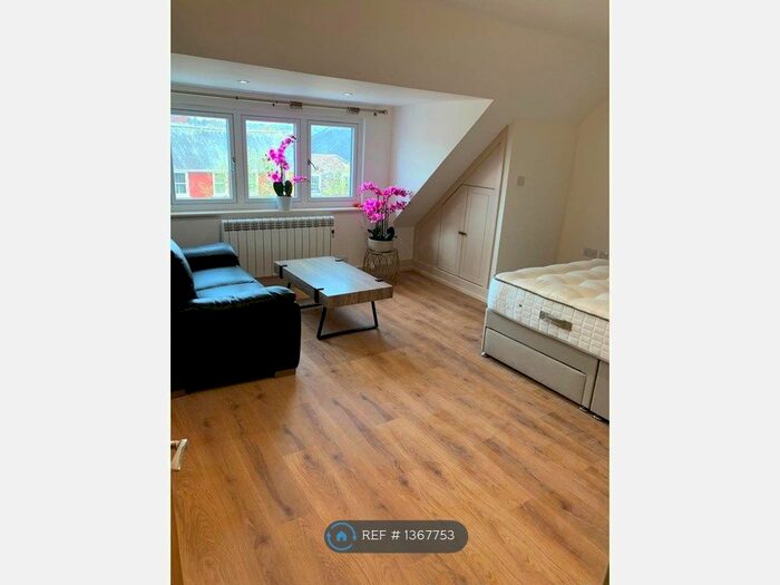 Studio To Rent In High Street, Newmarket, CB8