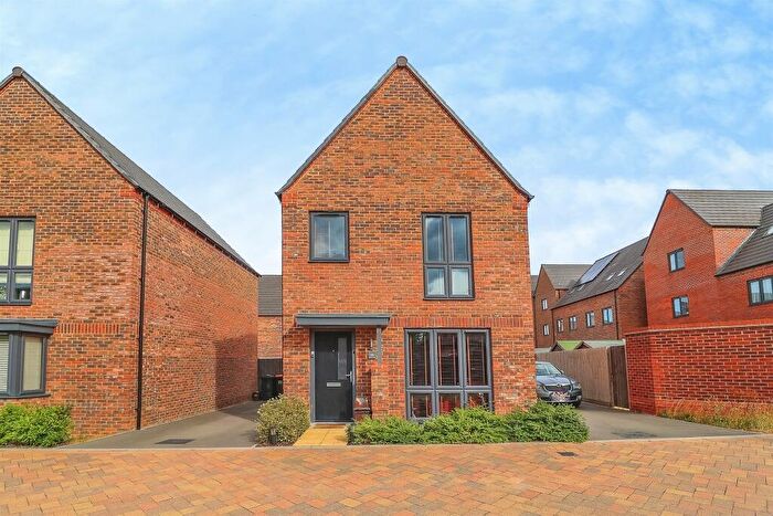 3 Bedroom Detached House For Sale In Hawthorn Lane, Houghton Regis, Dunstable, LU5