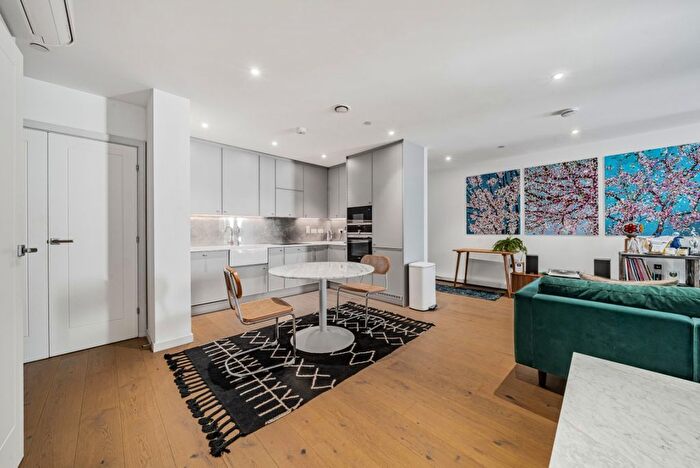 2 Bedroom Flat To Rent In Upper Richmond Road, Putney, London, SW15