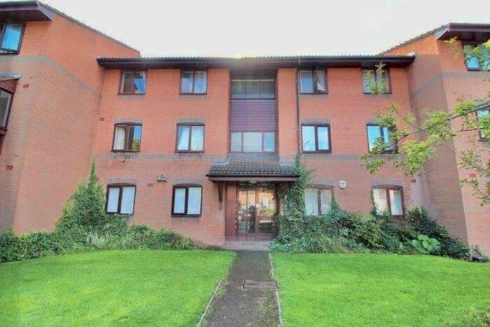 2 Bedroom Flat To Rent In Minster Court, Liverpool, L7