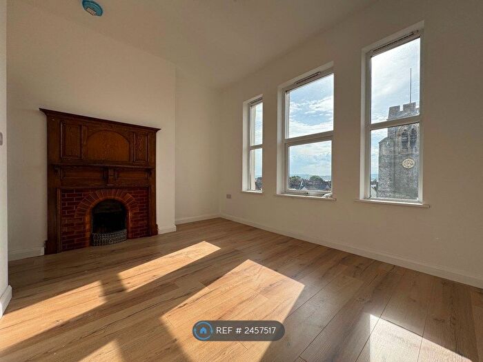 2 Bedroom Flat To Rent In Belvedere Apartments, Exmouth, EX8