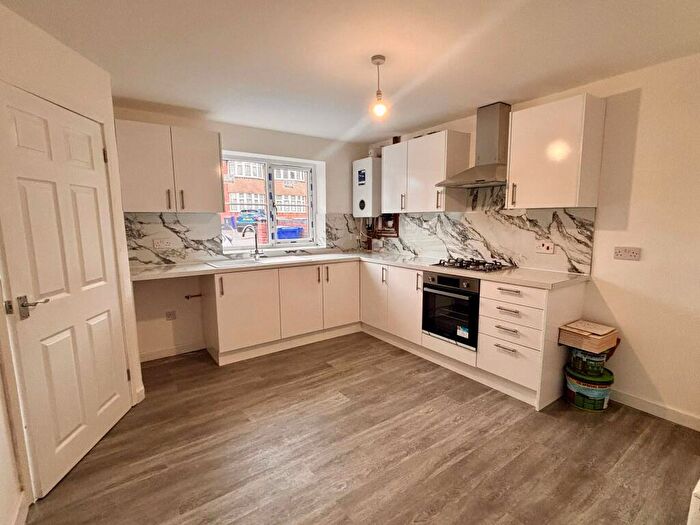 3 Bedroom House To Rent In Bretlands Way, Burton-On-Trent, DE15