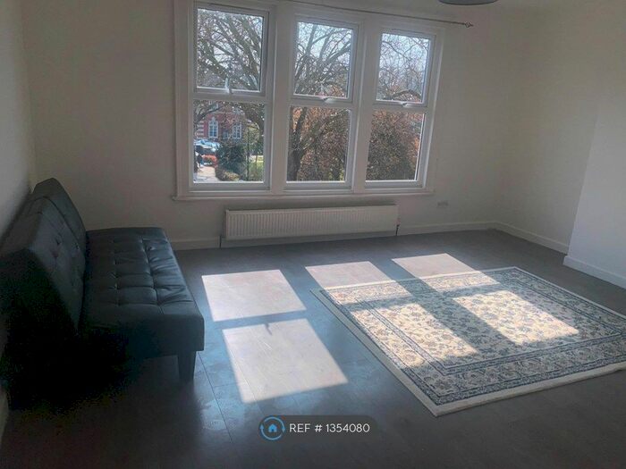 2 Bedroom Flat To Rent In Church Street, Enfield, EN2