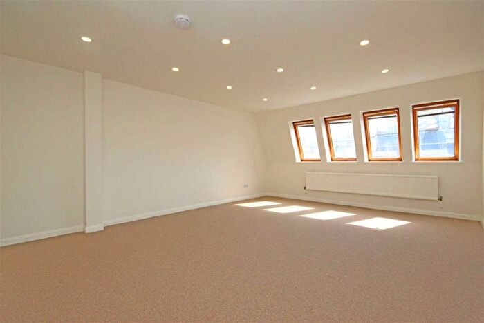 2 Bedroom Flat To Rent In Park Road, Teddington, TW11
