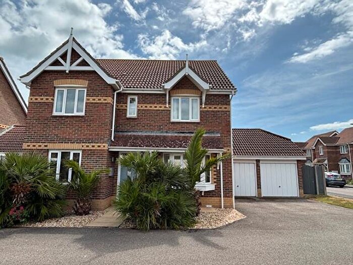 4 Bedroom Detached House For Sale In Beacon Drive, Selsey, PO20