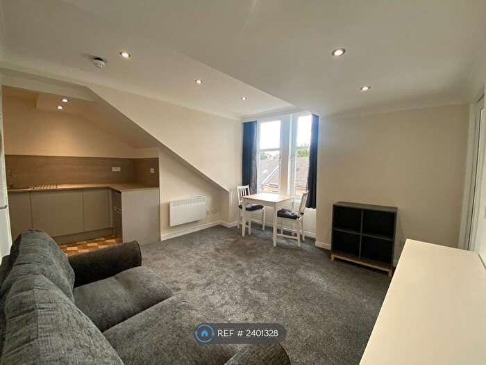 1 Bedroom Flat To Rent In Cathkin Road, Glasgow, G42