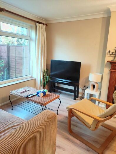 3 Bedroom Flat To Rent In High Croft, Birmingham, B43