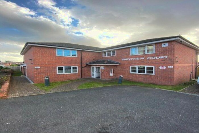 2 Bedroom Flat To Rent In Birdsview Court, Worcester, WR5