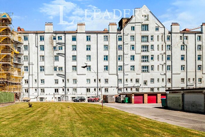 1 Bedroom Flat To Rent In Dolphin Lodge, BN11