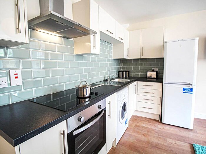 Apartment To Rent In Apt, - East Parade #, HG1