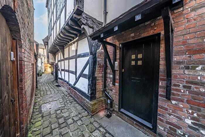 3 Bedroom Flat For Sale In St Johns Alley, Devizes, SN10